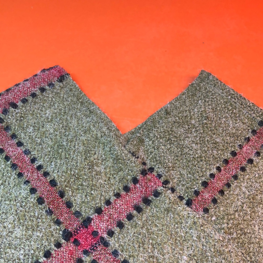 Beautiful red and green fringe poncho, OS - Picture 4 of 6